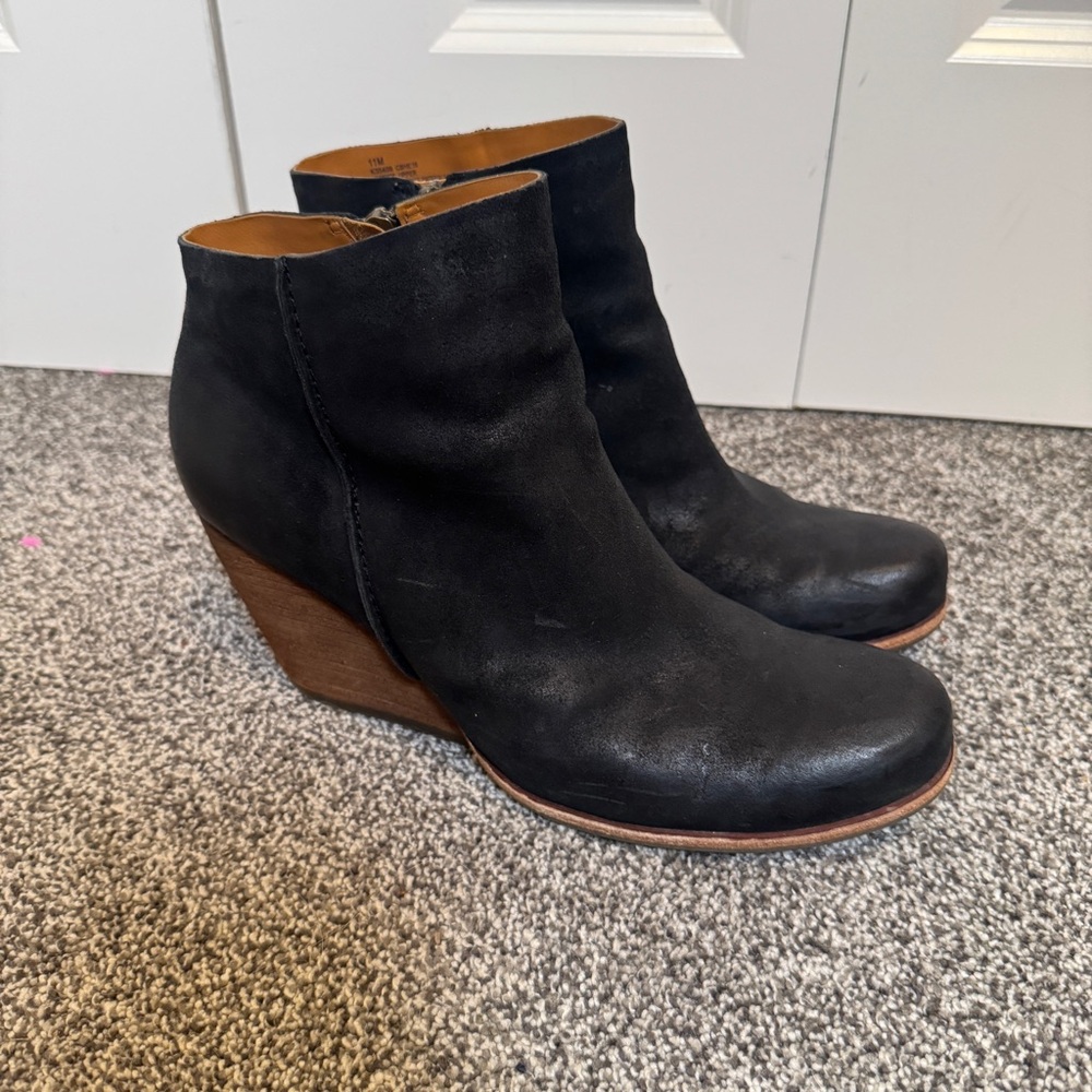 Kork-Ease Natalya Black Leather Wedge Zip Ankle Booties Womens Size 11M